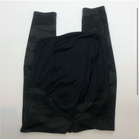 Isabel maternity by Ingrid and Isabel black camo leggings - Picture 2 of 3